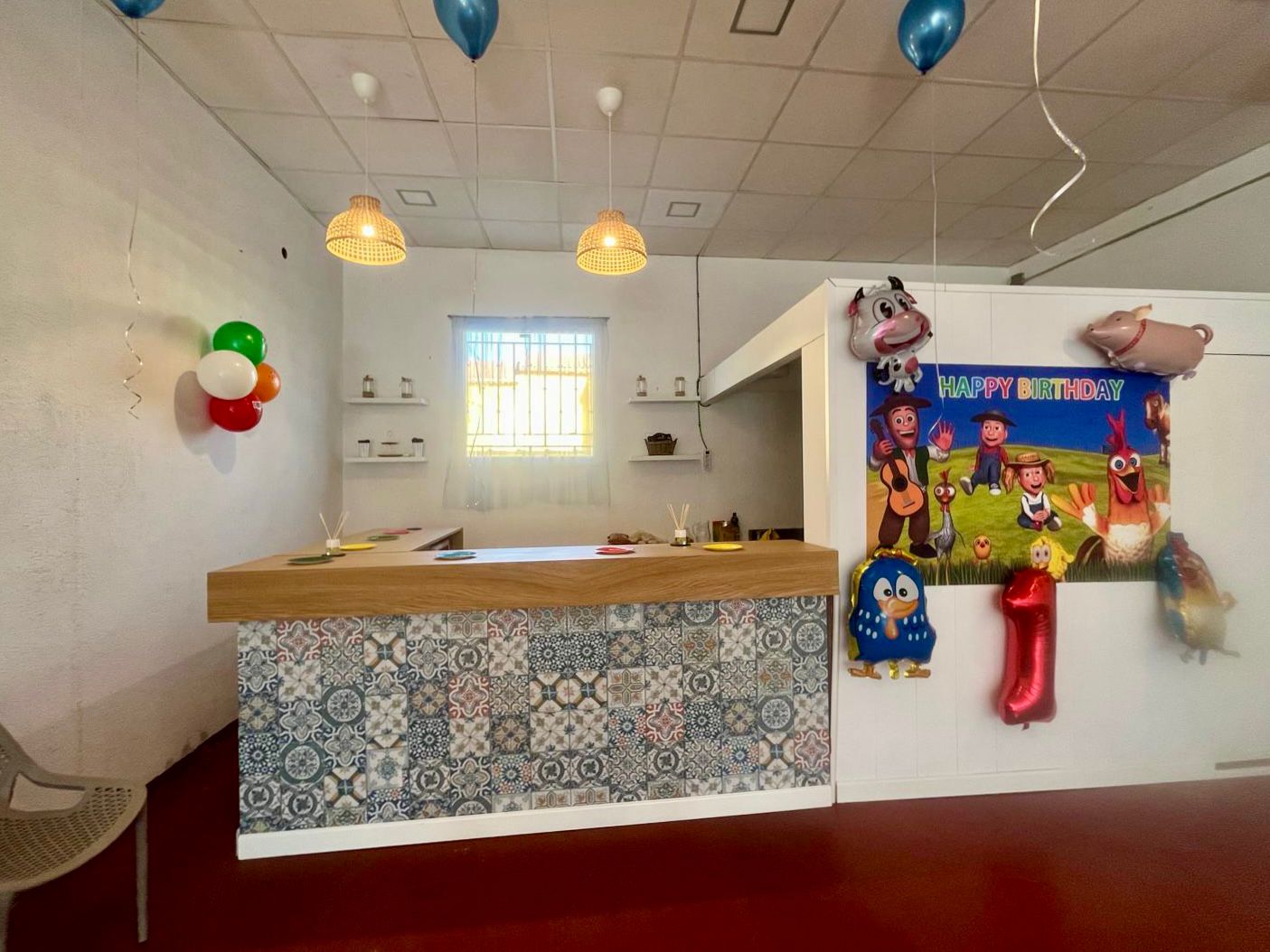 Barra de bar y zona de servicios de El Recreo